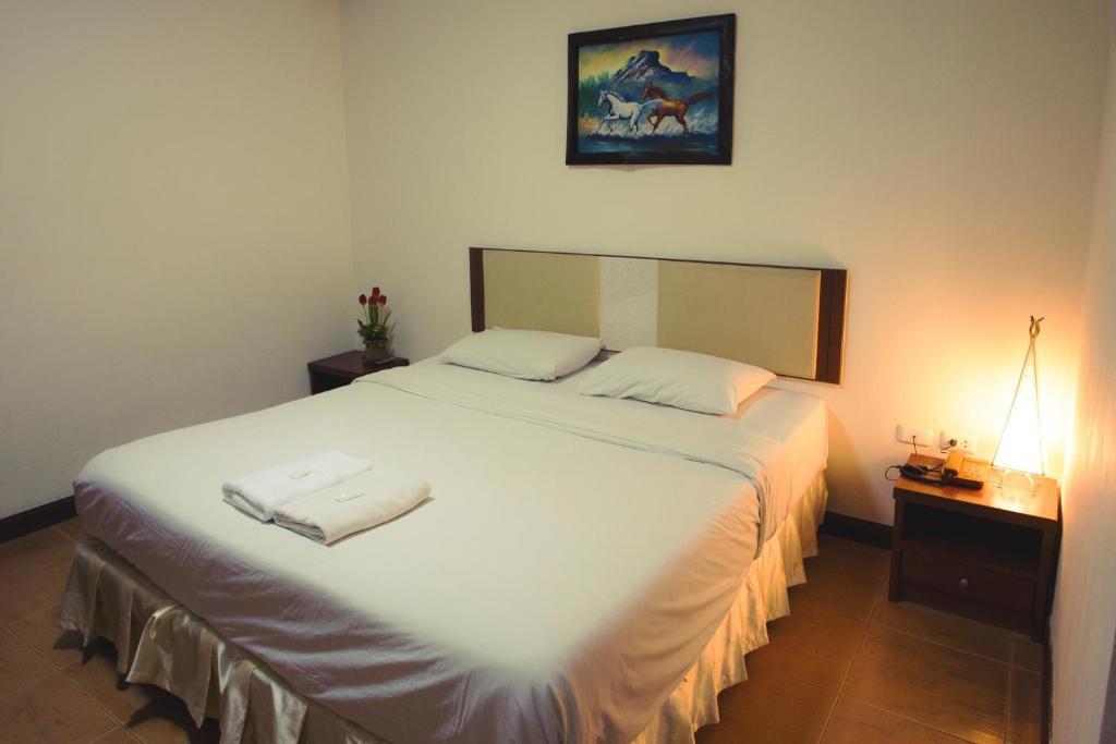 The Residence Hotel -Sha Extra Plus Chiang Mai Bagian luar foto